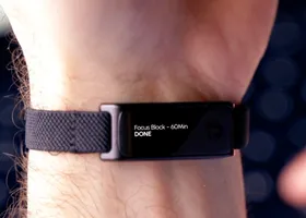 Jaye Band Smartwatch Minimalis Fokus Notifikasi Penting Tanpa Gangguan
