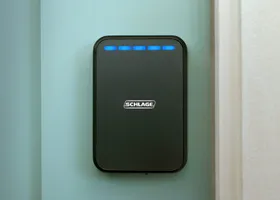 Schlage Sense Pro Hadirkan Kunci Pintar Dengan Teknologi UWB Canggih