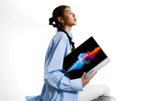 Ugreen AP16 Monitor 16 Inci 2.5K 165Hz dengan Stand Magnetik, Praktis untuk Pasar Indonesia