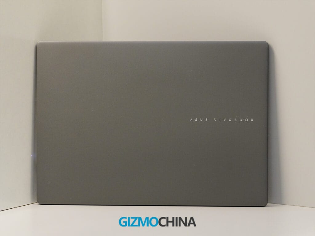 Asus Vivobook S14 M3407 dengan layar OLED dan desain matte gray (Photo: Gizmochina, Asus)