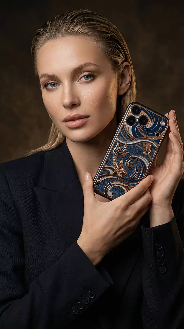 Desain Goldfish versi Garden of Eden pada model 17 Pro dengan aksen safir (Photo: Caviar, Apple)