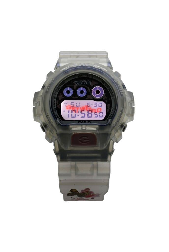 DW6900 fitur lengkap termasuk stopwatch, alarm, dan backlight tersembunyi (Photo: Casio; Anti Social Social Club)