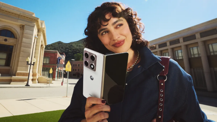 Gambaran umum kenapa ponsel lipat menurun pada 2025 (Photo: Counterpoint Research, Samsung)