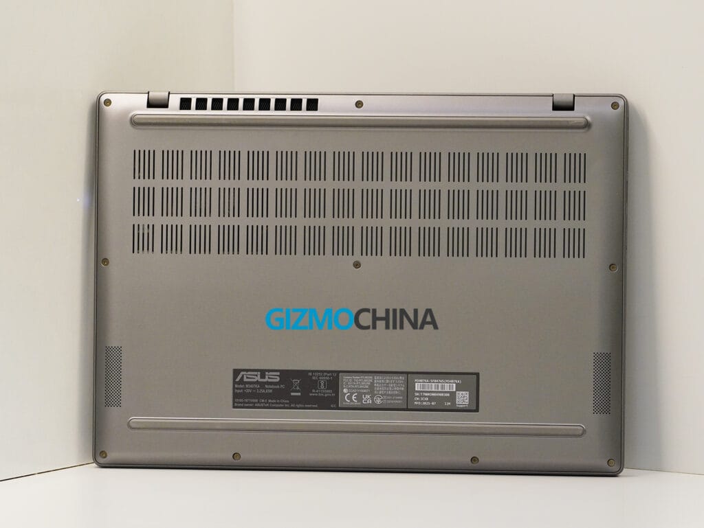 Keyboard dengan travel 1.7 mm dan trackpad luas pada Vivobook S14 (Photo: Gizmochina, Asus)