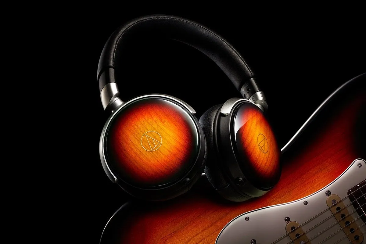 Audio-Technica ATH-WP900SE headphone earcup kayu ash sunburst: Headphone khusus reproduksi instrumen senar (Photo: Audio-Technica, Fujigen)