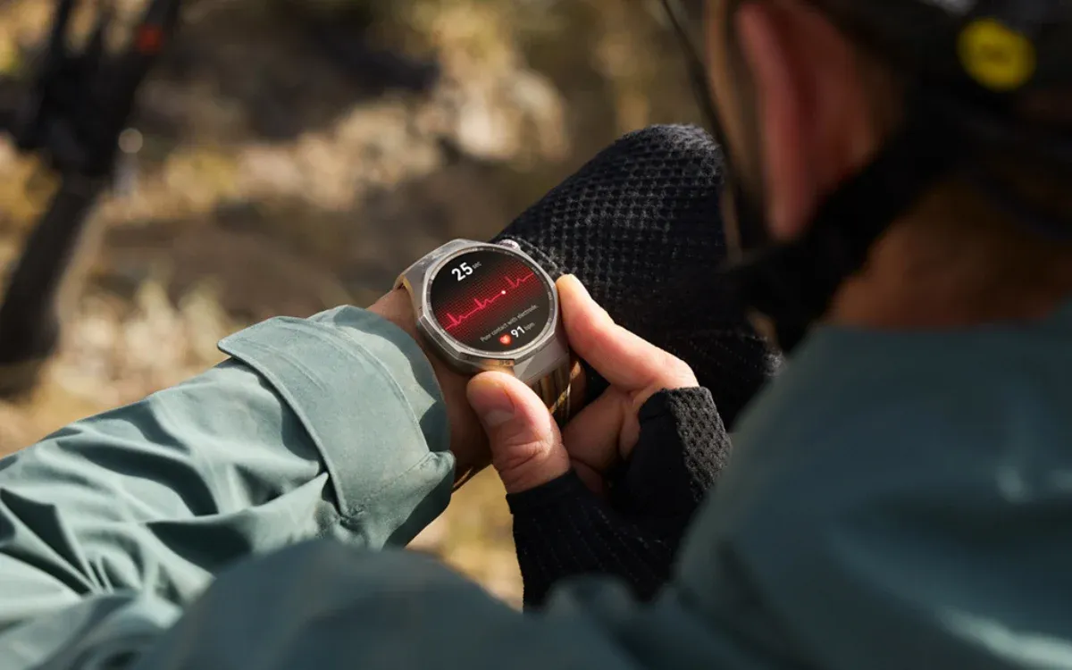 Bagaimana Penjualan Smartwatch China 2025 Mengubah Persaingan: Angka, Strategi, dan Arti untuk Konsumen (Photo: Huawei, Apple)