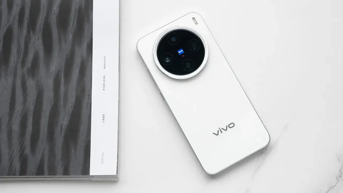 Vivo X300 Pro: Dimensity 9500, Kamera Periskop 200MP dan Baterai Badak 7.000mAh / VIVO
