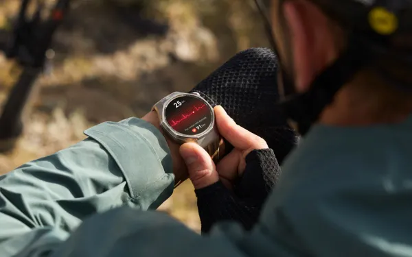 Bagaimana Penjualan Smartwatch China 2025 Mengubah Persaingan: Angka, Strategi, dan Arti untuk Konsumen (Photo: Huawei, Apple)