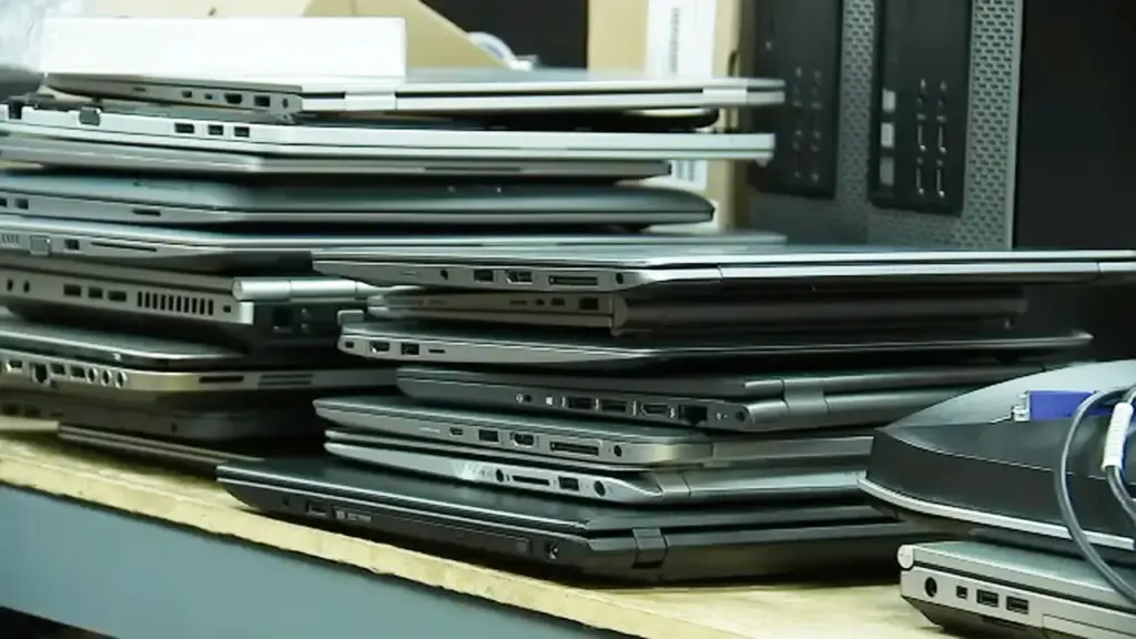 Rahasia Mendapatkan Laptop Bekas Berkualitas untuk Anak Sekolah dengan Budget Terbatas! / ABC13