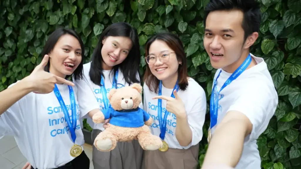 Team Pawpall dari yang menjadi pemenang SIC Batch 6 dengan rancangan perangkat IoT untuk mengurangi screentime pada anak anak