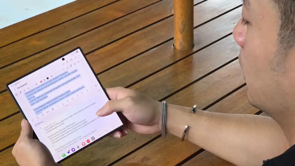 Transcript Assist dan Writing Assist di Galaxy Z Series